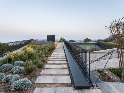 A Striking Contemporary Home Overlooks a Natural Cove in Begur, Spain by Sala Ferusic Architects (23)