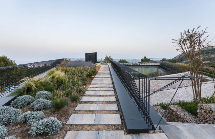 A Striking Contemporary Home Overlooks a Natural Cove in Begur, Spain by Sala Ferusic Architects (23)