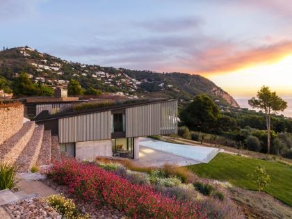 A Striking Contemporary Home Overlooks a Natural Cove in Begur, Spain by Sala Ferusic Architects (25)