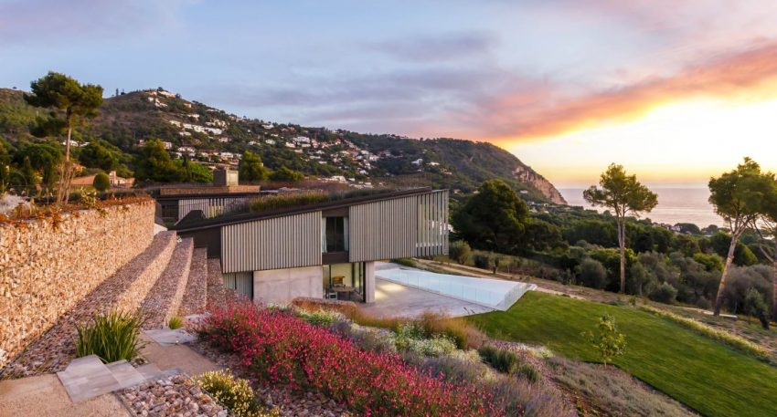 A Striking Contemporary Home Overlooks a Natural Cove in Begur, Spain by Sala Ferusic Architects (25)