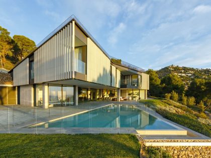 A Striking Contemporary Home Overlooks a Natural Cove in Begur, Spain by Sala Ferusic Architects (26)