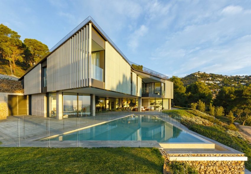 A Striking Contemporary Home Overlooks a Natural Cove in Begur, Spain by Sala Ferusic Architects (26)