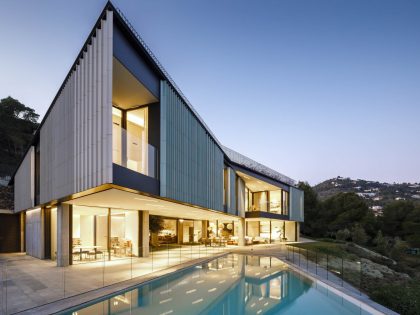 A Striking Contemporary Home Overlooks a Natural Cove in Begur, Spain by Sala Ferusic Architects (28)