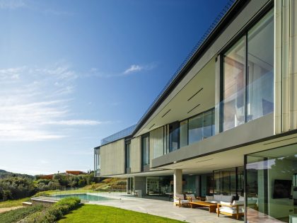 A Striking Contemporary Home Overlooks a Natural Cove in Begur, Spain by Sala Ferusic Architects (5)