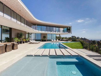 A Striking Propeller-Shaped Glass House with Mesmerizing Views in Bel Air, Los Angeles by SPF:architects (1)