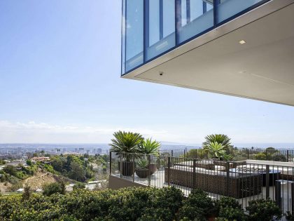 A Striking Propeller-Shaped Glass House with Mesmerizing Views in Bel Air, Los Angeles by SPF:architects (10)