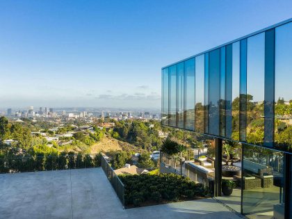 A Striking Propeller-Shaped Glass House with Mesmerizing Views in Bel Air, Los Angeles by SPF:architects (11)