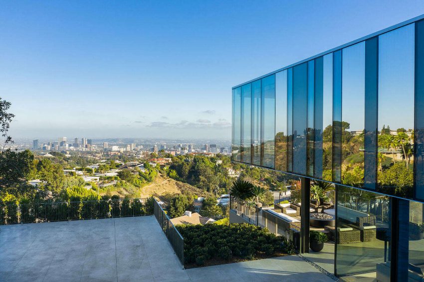 A Striking Propeller-Shaped Glass House with Mesmerizing Views in Bel Air, Los Angeles by SPF:architects (11)