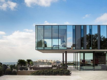 A Striking Propeller-Shaped Glass House with Mesmerizing Views in Bel Air, Los Angeles by SPF:architects (12)