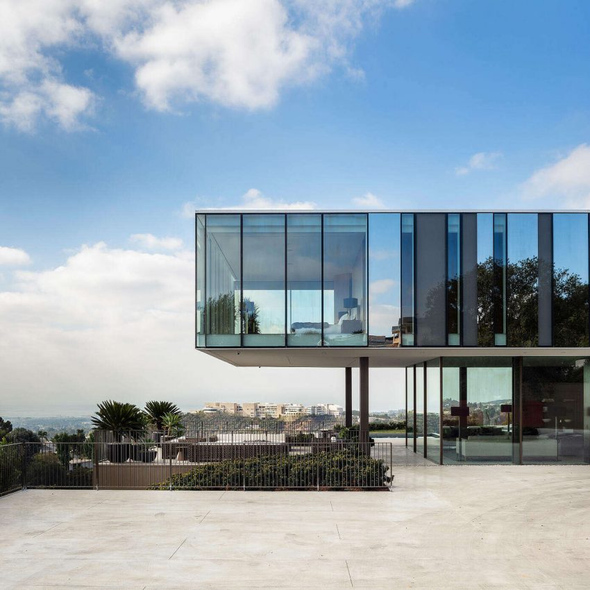 A Striking Propeller-Shaped Glass House with Mesmerizing Views in Bel Air, Los Angeles by SPF:architects (12)