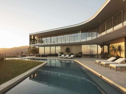 A Striking Propeller-Shaped Glass House with Mesmerizing Views in Bel Air, Los Angeles by SPF:architects (14)