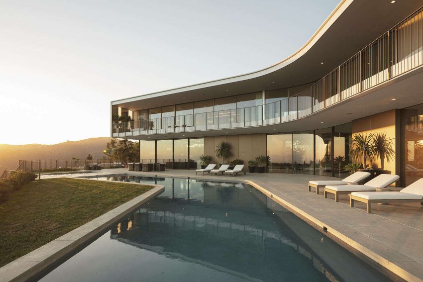A Striking Propeller-Shaped Glass House with Mesmerizing Views in Bel Air, Los Angeles by SPF:architects (14)