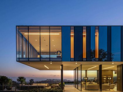 A Striking Propeller-Shaped Glass House with Mesmerizing Views in Bel Air, Los Angeles by SPF:architects (16)