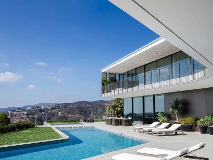 A Striking Propeller-Shaped Glass House with Mesmerizing Views in Bel Air, Los Angeles by SPF:architects (2)