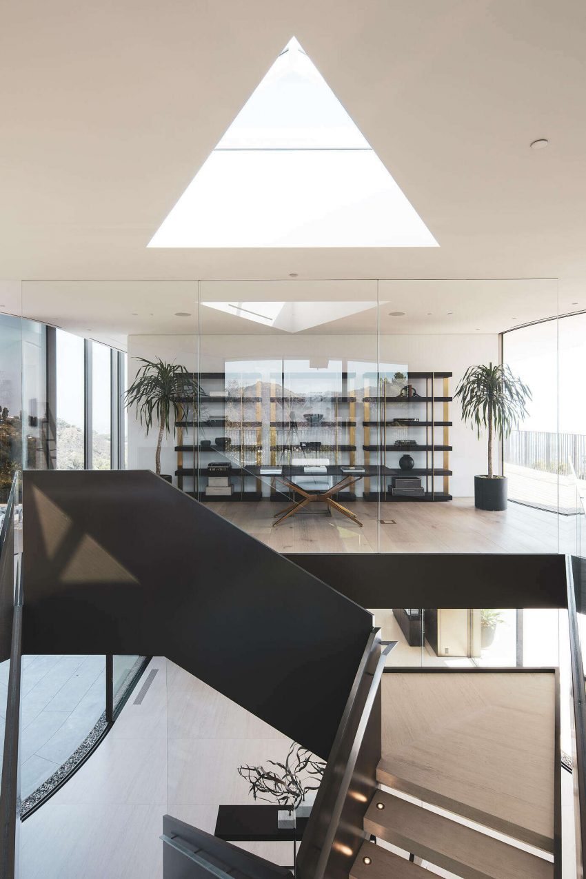 A Striking Propeller-Shaped Glass House with Mesmerizing Views in Bel Air, Los Angeles by SPF:architects (7)