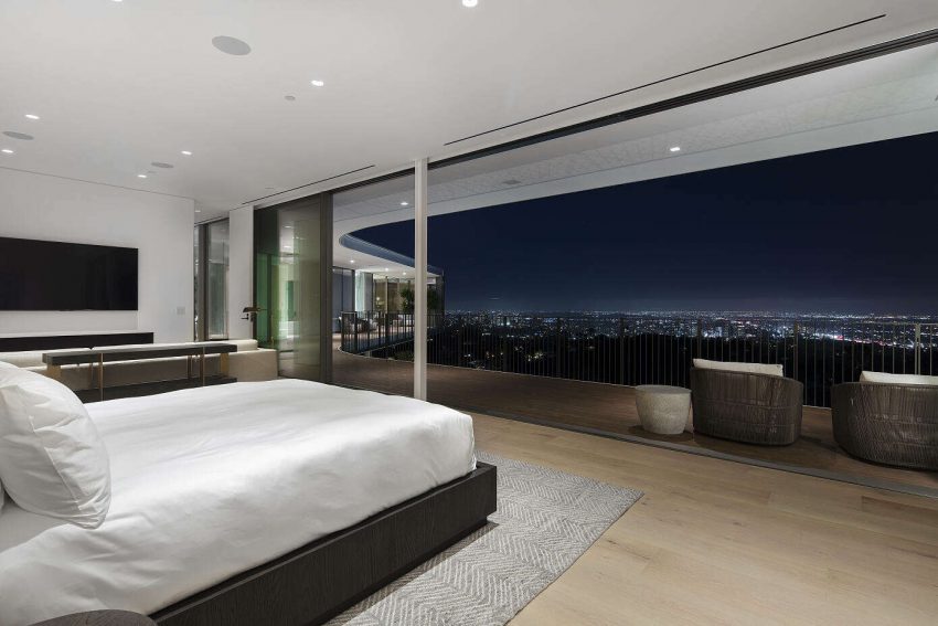 A Striking Propeller-Shaped Glass House with Mesmerizing Views in Bel Air, Los Angeles by SPF:architects (8)
