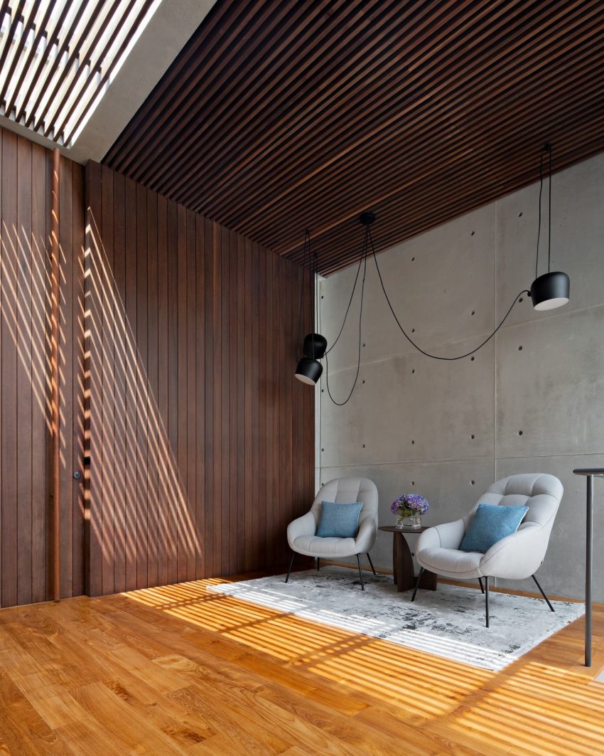 A Stunning Concrete Home for a Couple and Two Children in Semarang, Indonesia by Tamara Wibowo Architects (16)