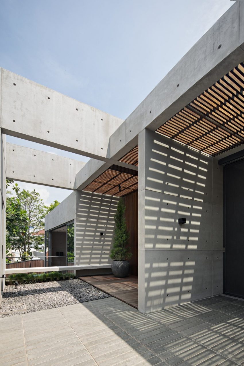 A Stunning Concrete Home for a Couple and Two Children in Semarang, Indonesia by Tamara Wibowo Architects (20)