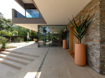 A Stunning Contemporary Cantilevered Home in the Southern Part of France by Brengues Le Pavec Architectes (18)