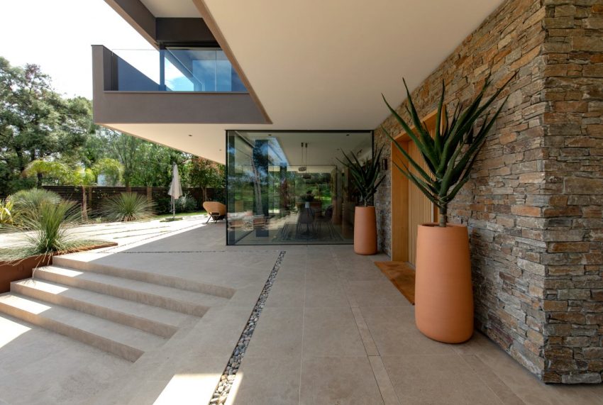 A Stunning Contemporary Cantilevered Home in the Southern Part of France by Brengues Le Pavec Architectes (18)