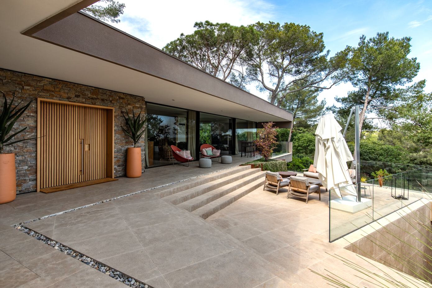 A Stunning Contemporary Cantilevered Home in the Southern Part of France by Brengues Le Pavec Architectes (21)