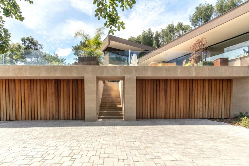 A Stunning Contemporary Cantilevered Home in the Southern Part of France by Brengues Le Pavec Architectes (23)