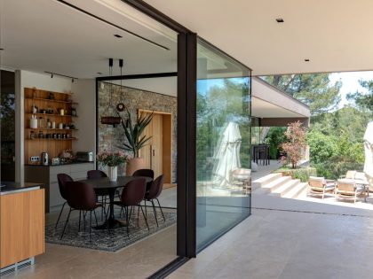 A Stunning Contemporary Cantilevered Home in the Southern Part of France by Brengues Le Pavec Architectes (3)