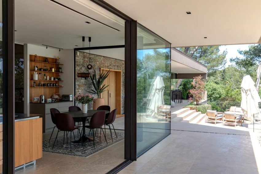 A Stunning Contemporary Cantilevered Home in the Southern Part of France by Brengues Le Pavec Architectes (3)