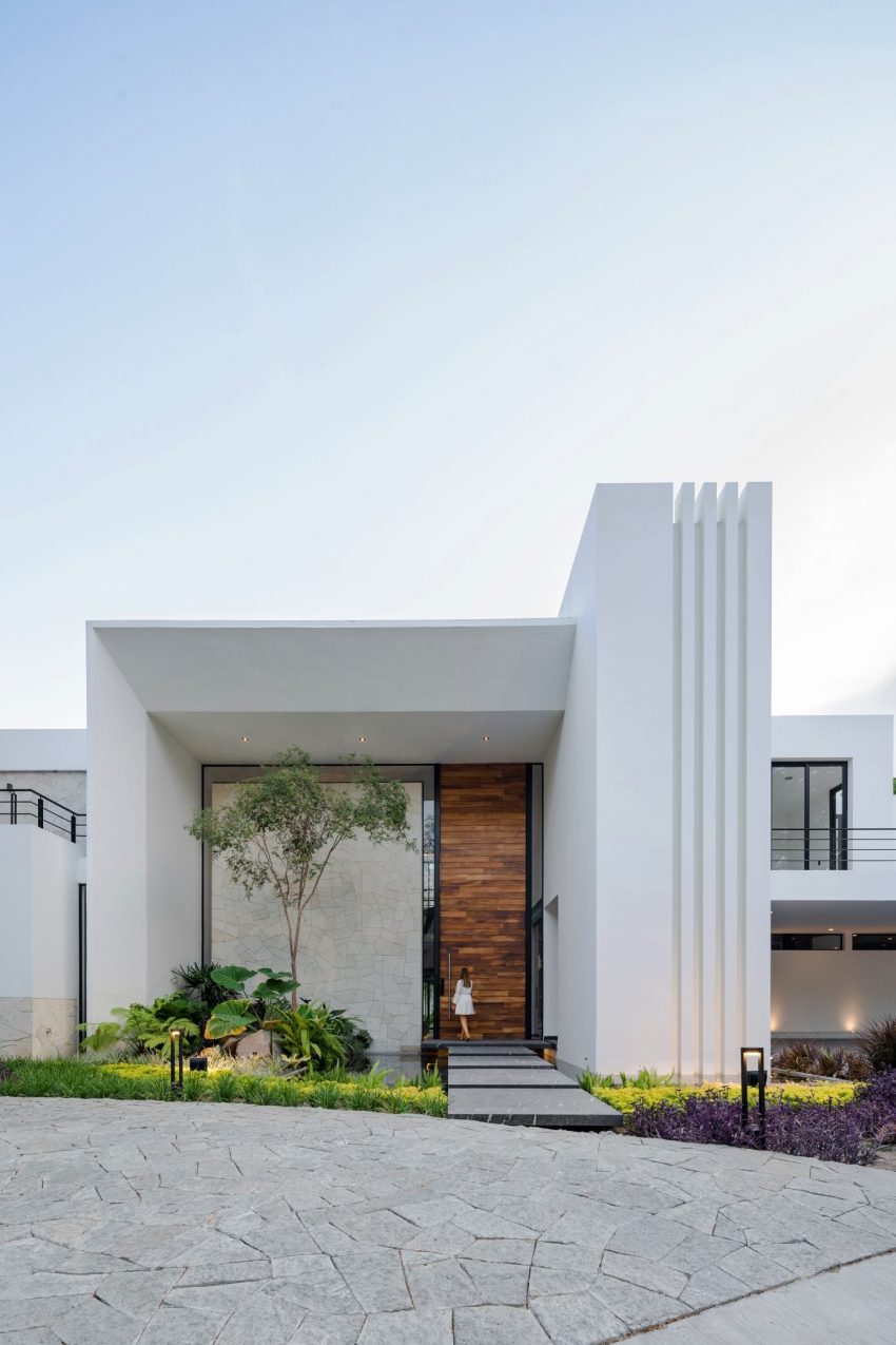 A Stunning Contemporary Home with Warm Elegance in Colima, Mexico by Di Frenna Arquitectos (38)
