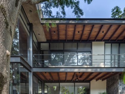 A Stunning House Combines Stone, Concrete and Wood in Colima, Mexico by Di Frenna Arquitectos (11)