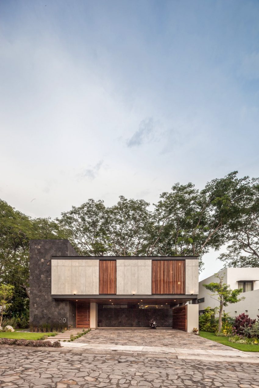 A Stunning House Combines Stone, Concrete and Wood in Colima, Mexico by Di Frenna Arquitectos (13)