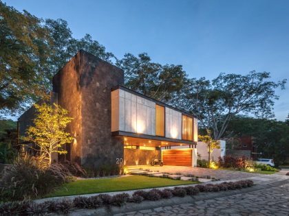 A Stunning House Combines Stone, Concrete and Wood in Colima, Mexico by Di Frenna Arquitectos (22)