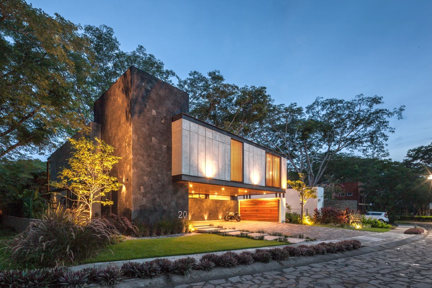 A Stunning House Combines Stone, Concrete and Wood in Colima, Mexico by Di Frenna Arquitectos (22)