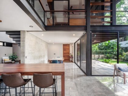 A Stunning House Combines Stone, Concrete and Wood in Colima, Mexico by Di Frenna Arquitectos (7)