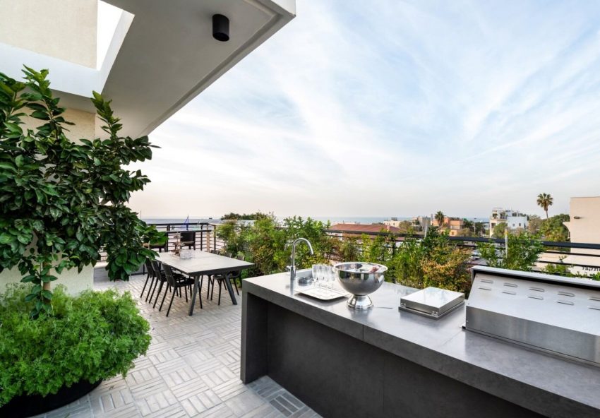 A Stunning Modern Penthouse for a Young Couple with a New Baby in Tel Aviv, Israel by Tzvia Kazayoff (15)
