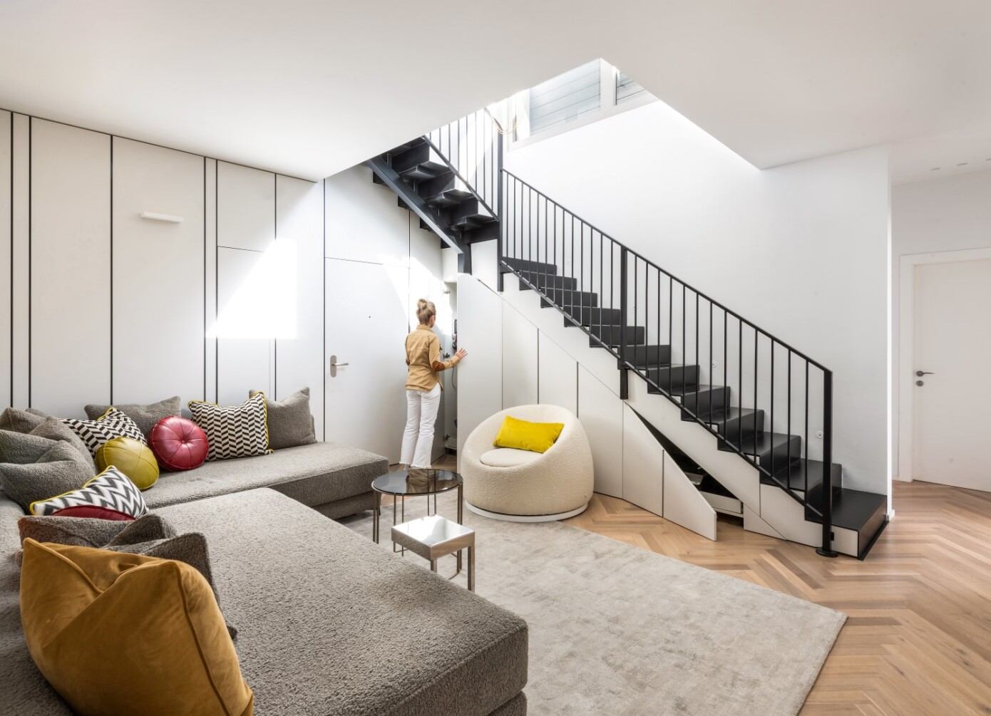 A Stunning Modern Penthouse for a Young Couple with a New Baby in Tel Aviv, Israel by Tzvia Kazayoff (9)