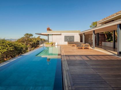 A Stunning Single-Family Home Set in the Pristine Landscape of Pietermaritzburg, South Africa by Elphick Proome Architecture (1)