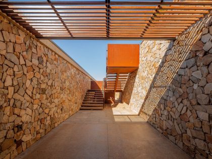 A Stunning Single-Family Home Set in the Pristine Landscape of Pietermaritzburg, South Africa by Elphick Proome Architecture (12)