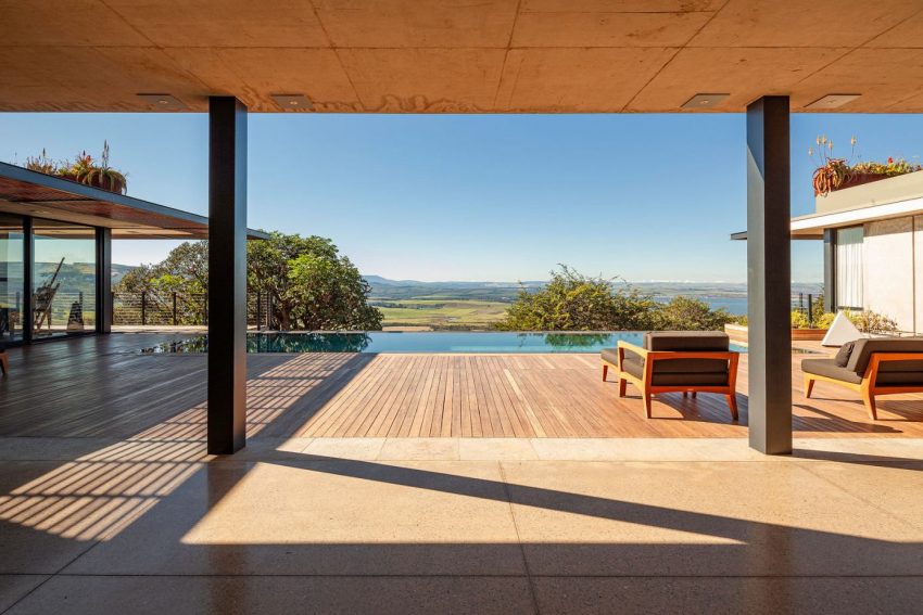 A Stunning Single-Family Home Set in the Pristine Landscape of Pietermaritzburg, South Africa by Elphick Proome Architecture (13)