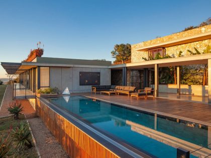 A Stunning Single-Family Home Set in the Pristine Landscape of Pietermaritzburg, South Africa by Elphick Proome Architecture (18)