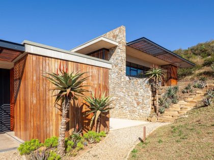 A Stunning Single-Family Home Set in the Pristine Landscape of Pietermaritzburg, South Africa by Elphick Proome Architecture (20)