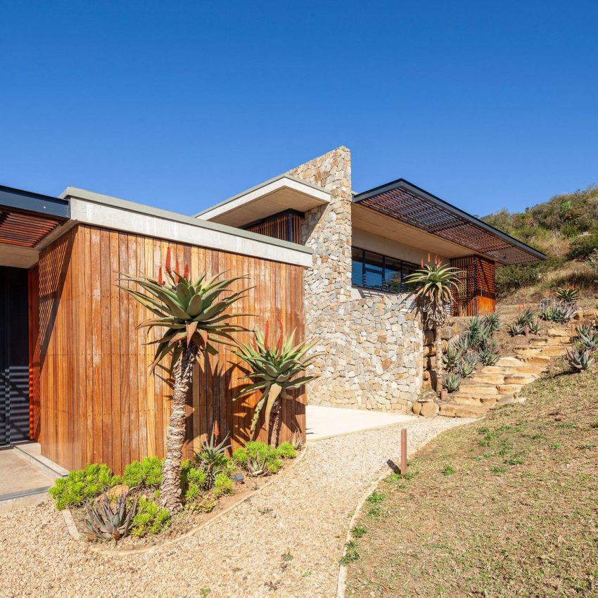 A Stunning Single-Family Home Set in the Pristine Landscape of Pietermaritzburg, South Africa by Elphick Proome Architecture (20)