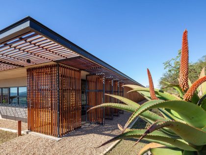 A Stunning Single-Family Home Set in the Pristine Landscape of Pietermaritzburg, South Africa by Elphick Proome Architecture (21)