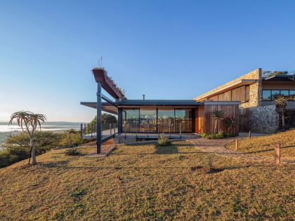 A Stunning Single-Family Home Set in the Pristine Landscape of Pietermaritzburg, South Africa by Elphick Proome Architecture (23)