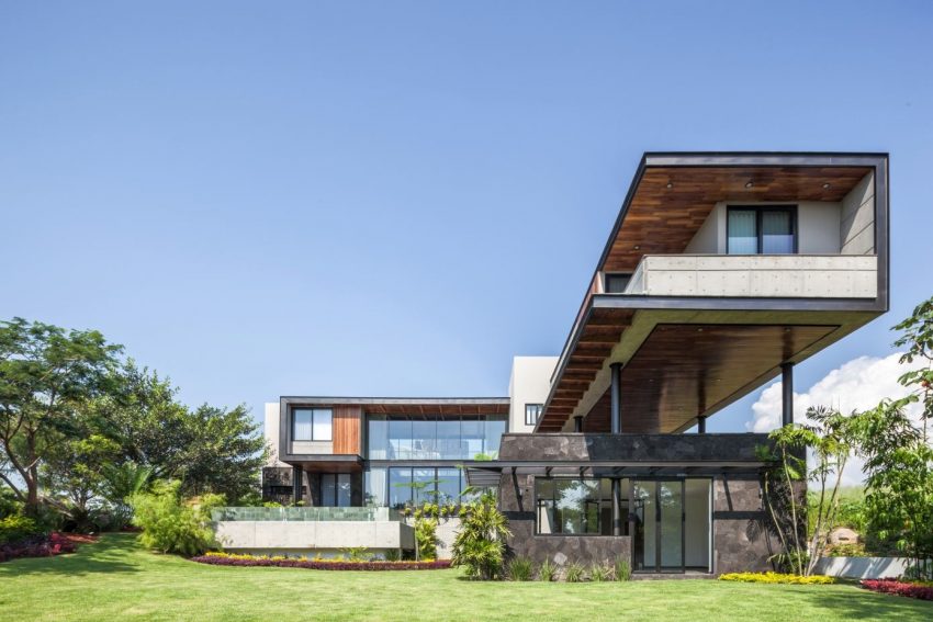 A Stunning and Luxurious Concrete House Framed by a Vast Vegetation of Colima, Mexico by Di Frenna Arquitectos (14)