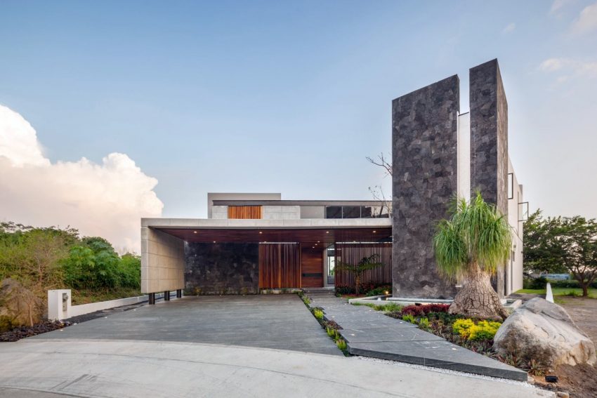 A Stunning and Luxurious Concrete House Framed by a Vast Vegetation of Colima, Mexico by Di Frenna Arquitectos (16)