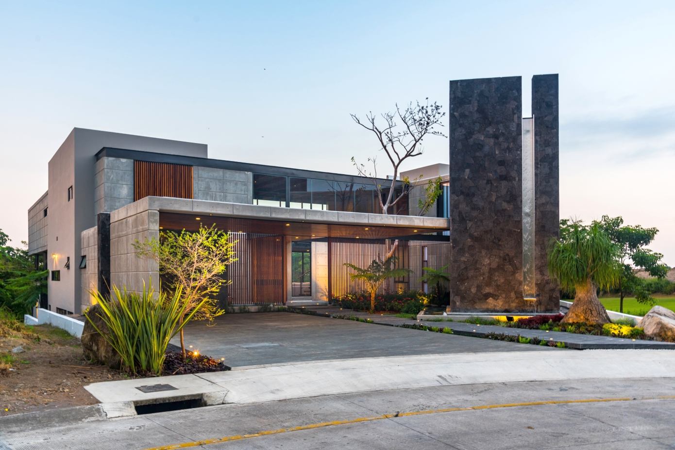 A Stunning and Luxurious Concrete House Framed by a Vast Vegetation of Colima, Mexico by Di Frenna Arquitectos (17)