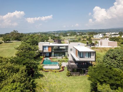 A Stunning and Luxurious Concrete House Framed by a Vast Vegetation of Colima, Mexico by Di Frenna Arquitectos (20)