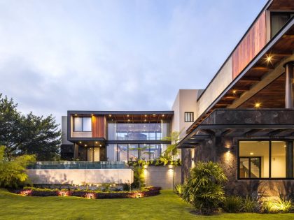 A Stunning and Luxurious Concrete House Framed by a Vast Vegetation of Colima, Mexico by Di Frenna Arquitectos (26)