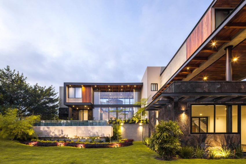 A Stunning and Luxurious Concrete House Framed by a Vast Vegetation of Colima, Mexico by Di Frenna Arquitectos (26)